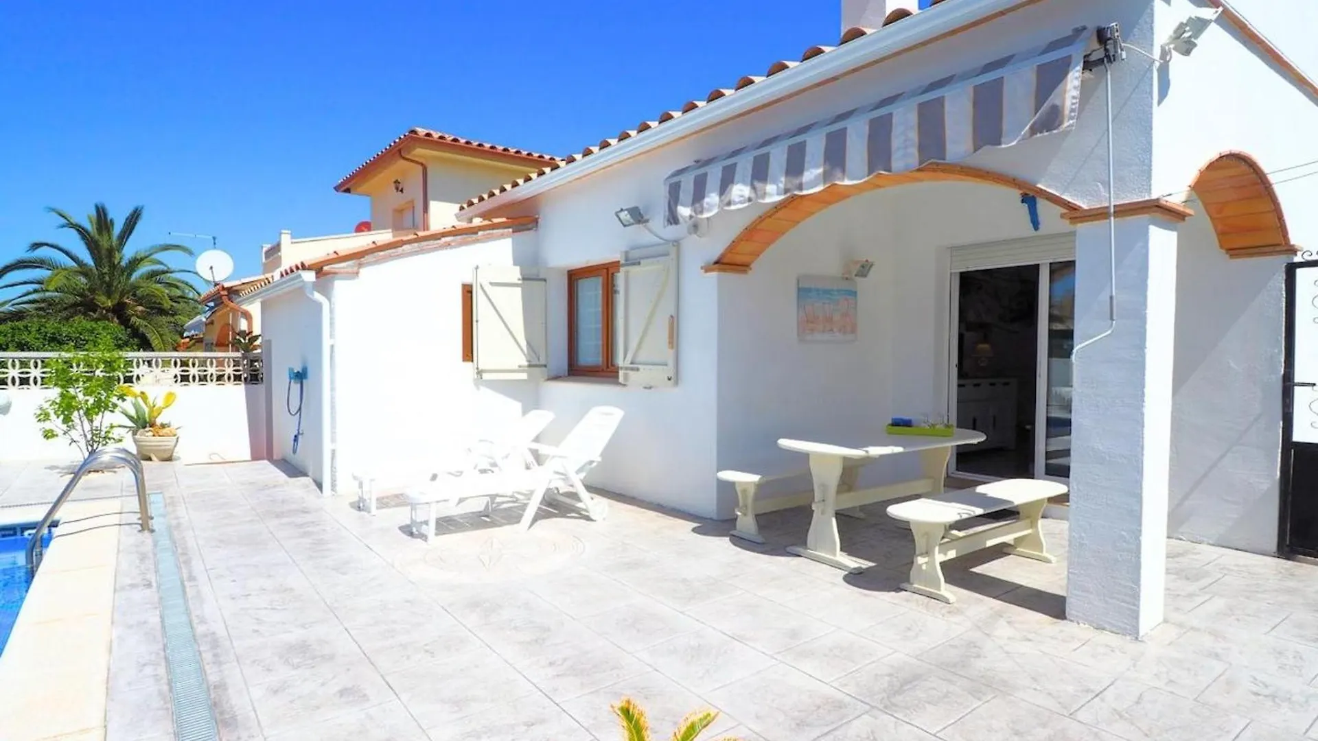 別荘 Villa Con Piscina Privada, Aire Acondicionado Y Wifi Cerca De Playa - 3 Habitaciones, 2 Banos - Es-325-15 トレリャ・デ・モングリ スペイン