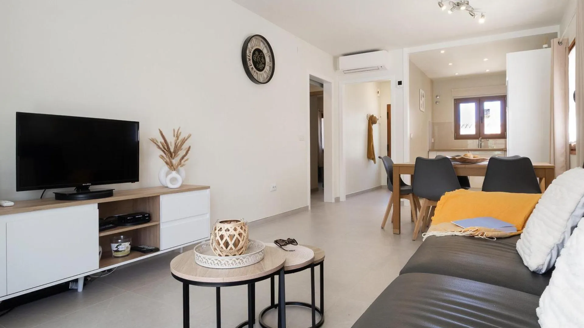 Villa Con Piscina Privada, Aire Acondicionado Y Wifi Cerca De Playa - 3 Habitaciones, 2 Banos - Es-325-15 トレリャ・デ・モングリ 0*,  スペイン